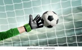 曼联前锋齐尔克泽面临转会，俱乐部对其持开放态度，但仍在培养塞斯科，寻求锋线补充，转会市场激烈争夺中。